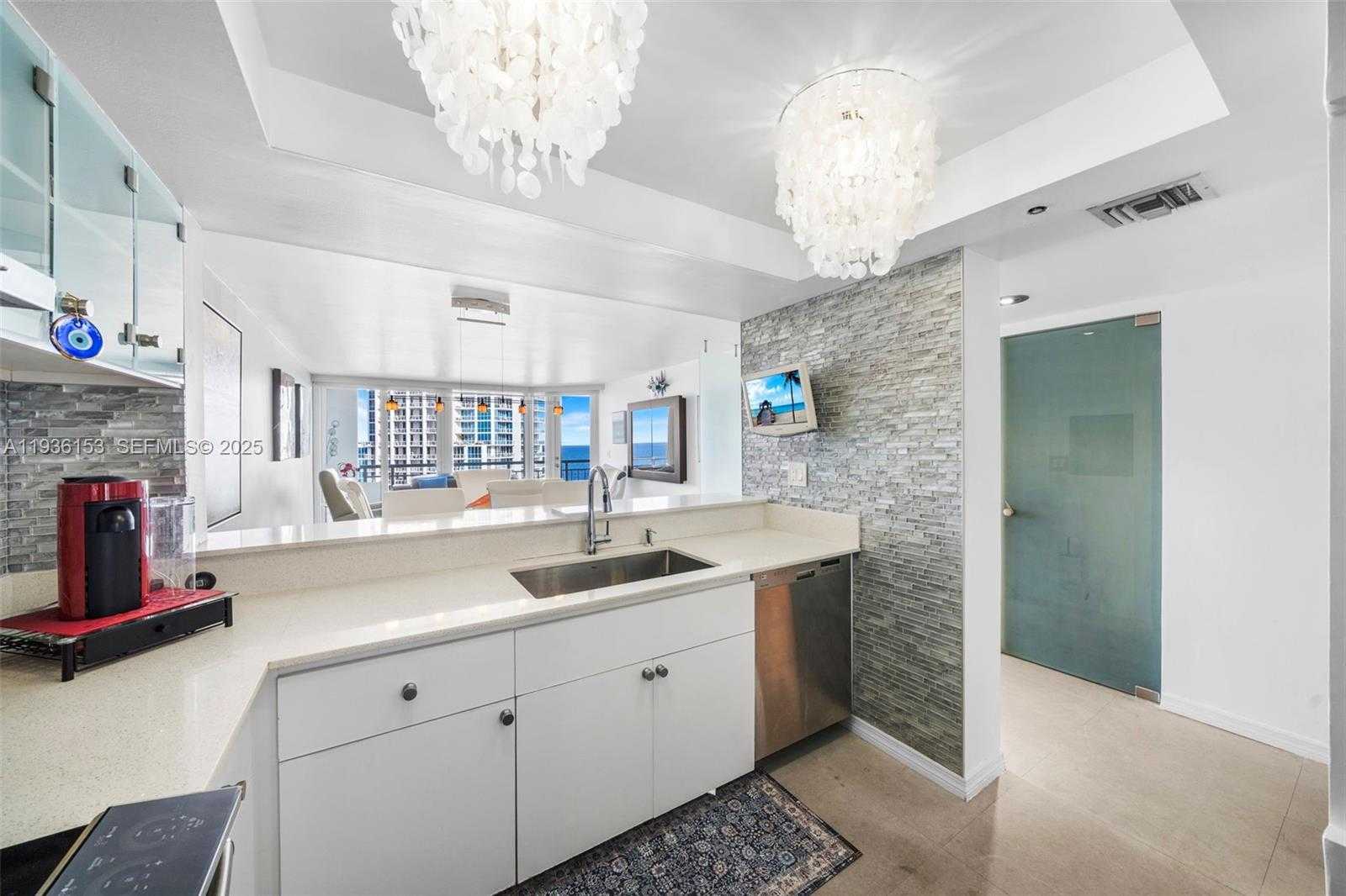 Small Image of 400 SOUTH POINTE DR #2208, Miami Beach Number 12