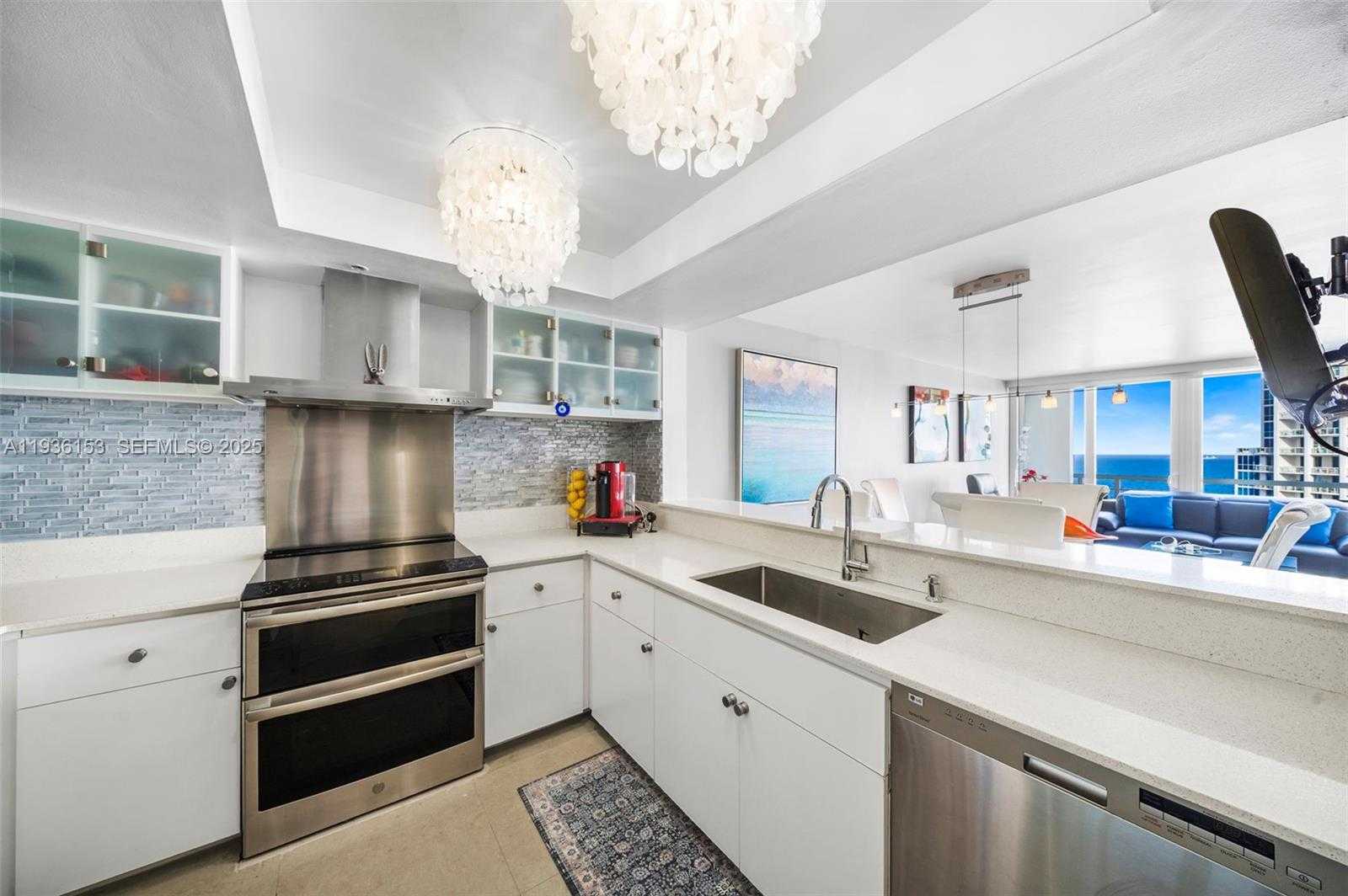 Small Image of 400 SOUTH POINTE DR #2208, Miami Beach Number 13