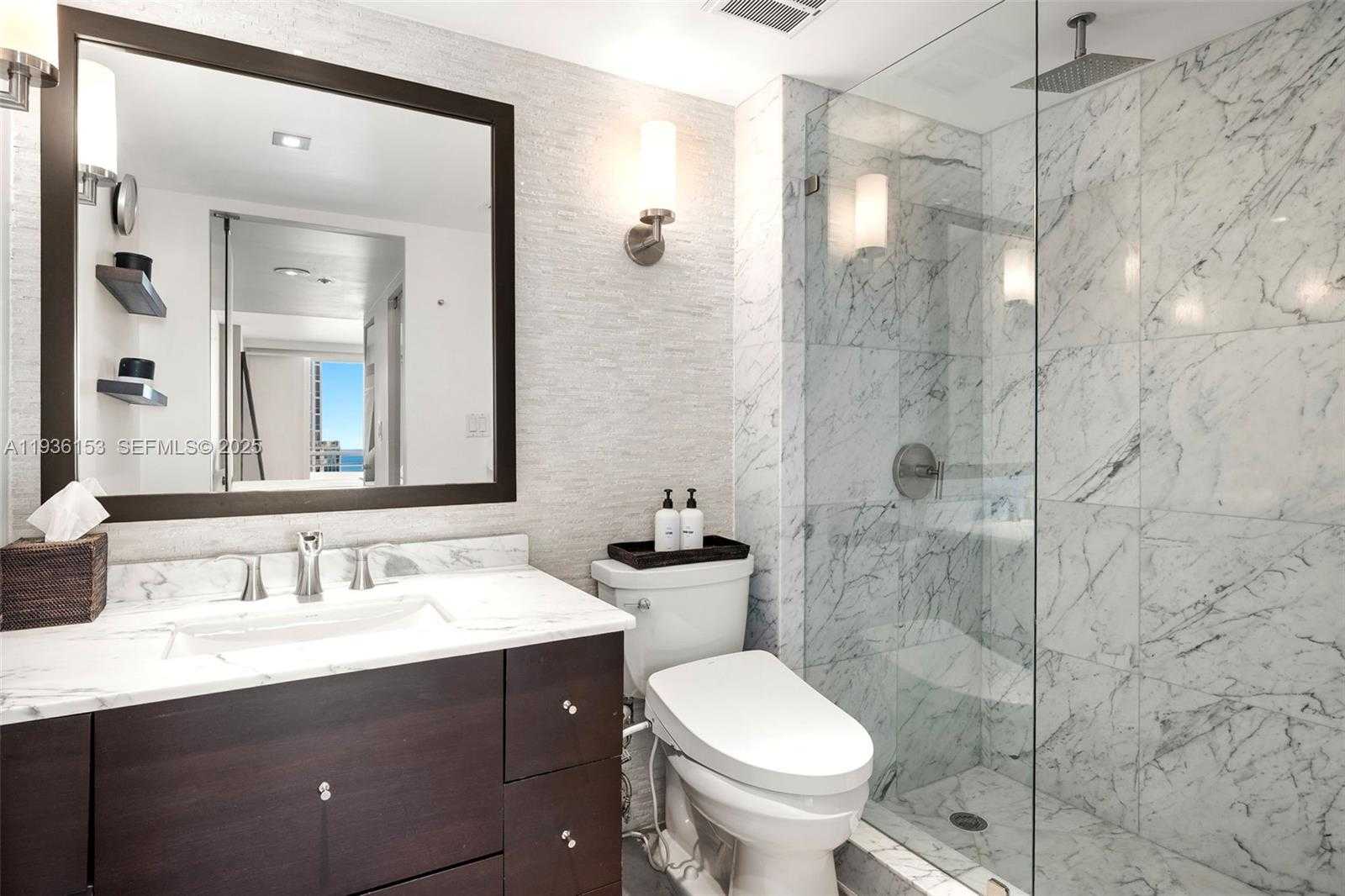 Small Image of 400 SOUTH POINTE DR #2208, Miami Beach Number 20