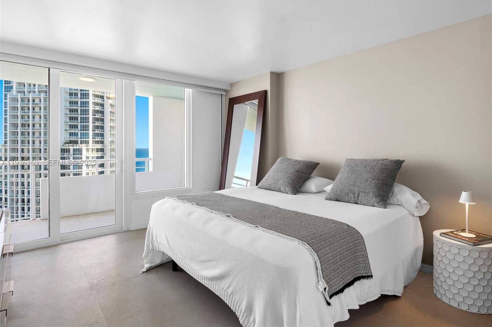 Small Image of 400 SOUTH POINTE DR #2208, Miami Beach Number 40