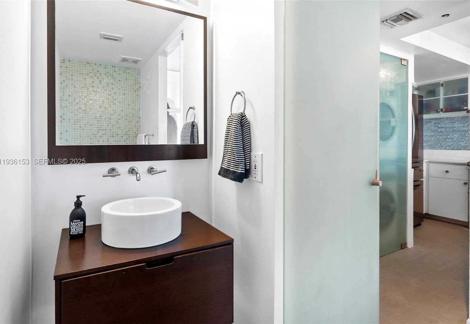 Small Image of 400 SOUTH POINTE DR #2208, Miami Beach Number 44