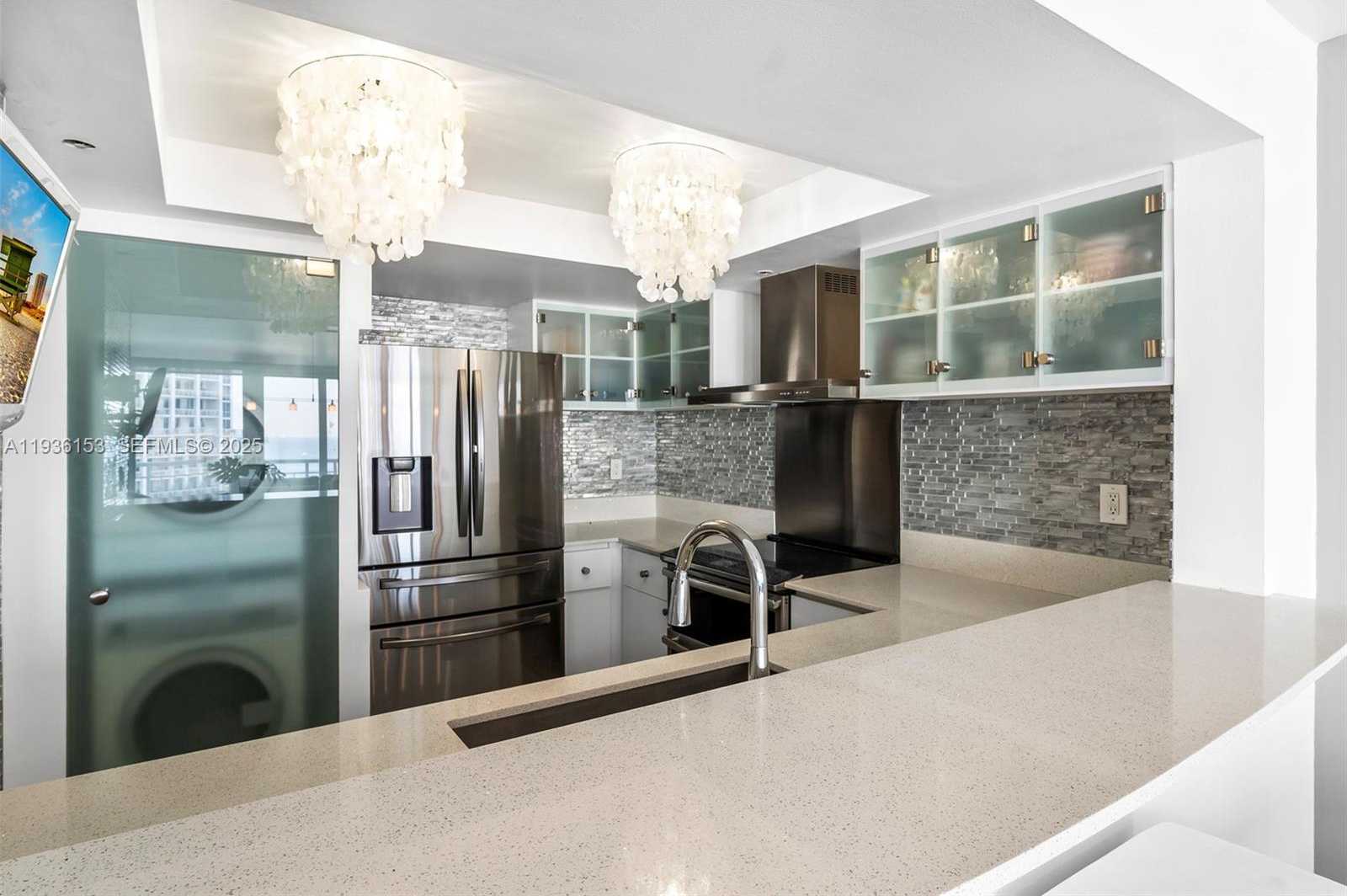 Small Image of 400 SOUTH POINTE DR #2208, Miami Beach Number 9