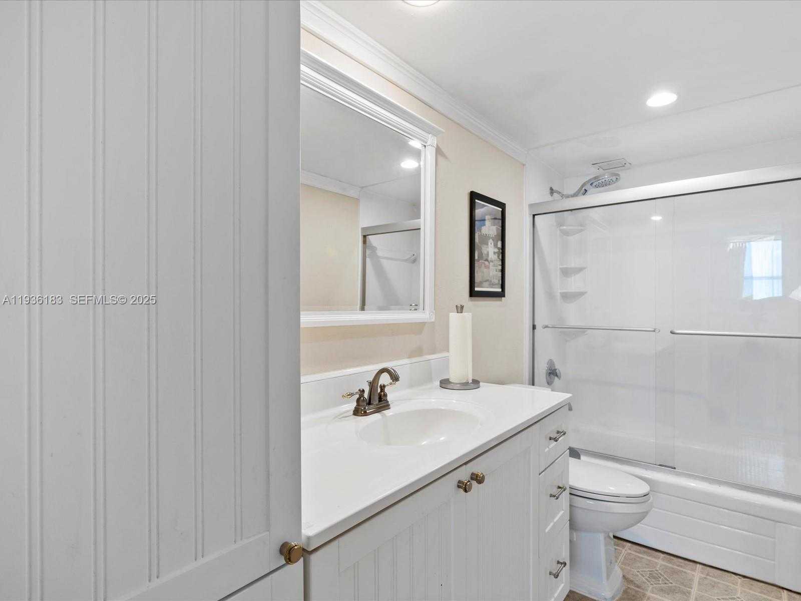 Small Image of 437 NORTH EAST GOLDEN ISLES DR #9H, Hallandale Beach Number 11