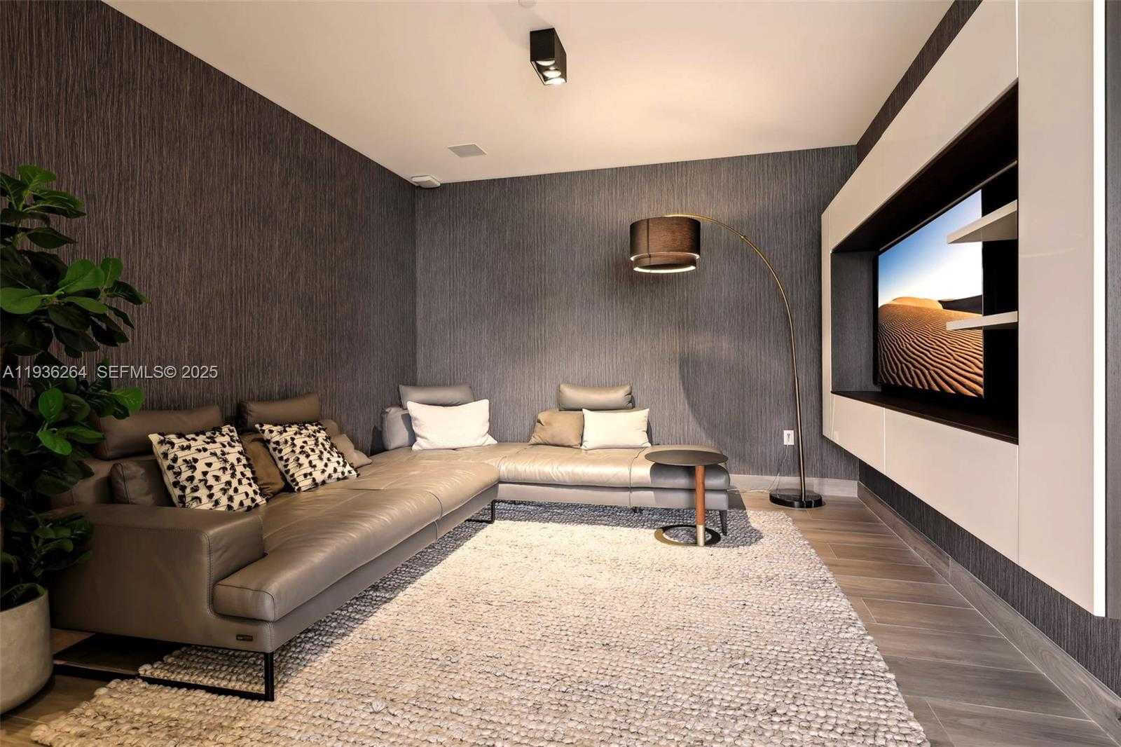 Small Image of 3581 EAST GLENCOE ST #309, Miami Number 15