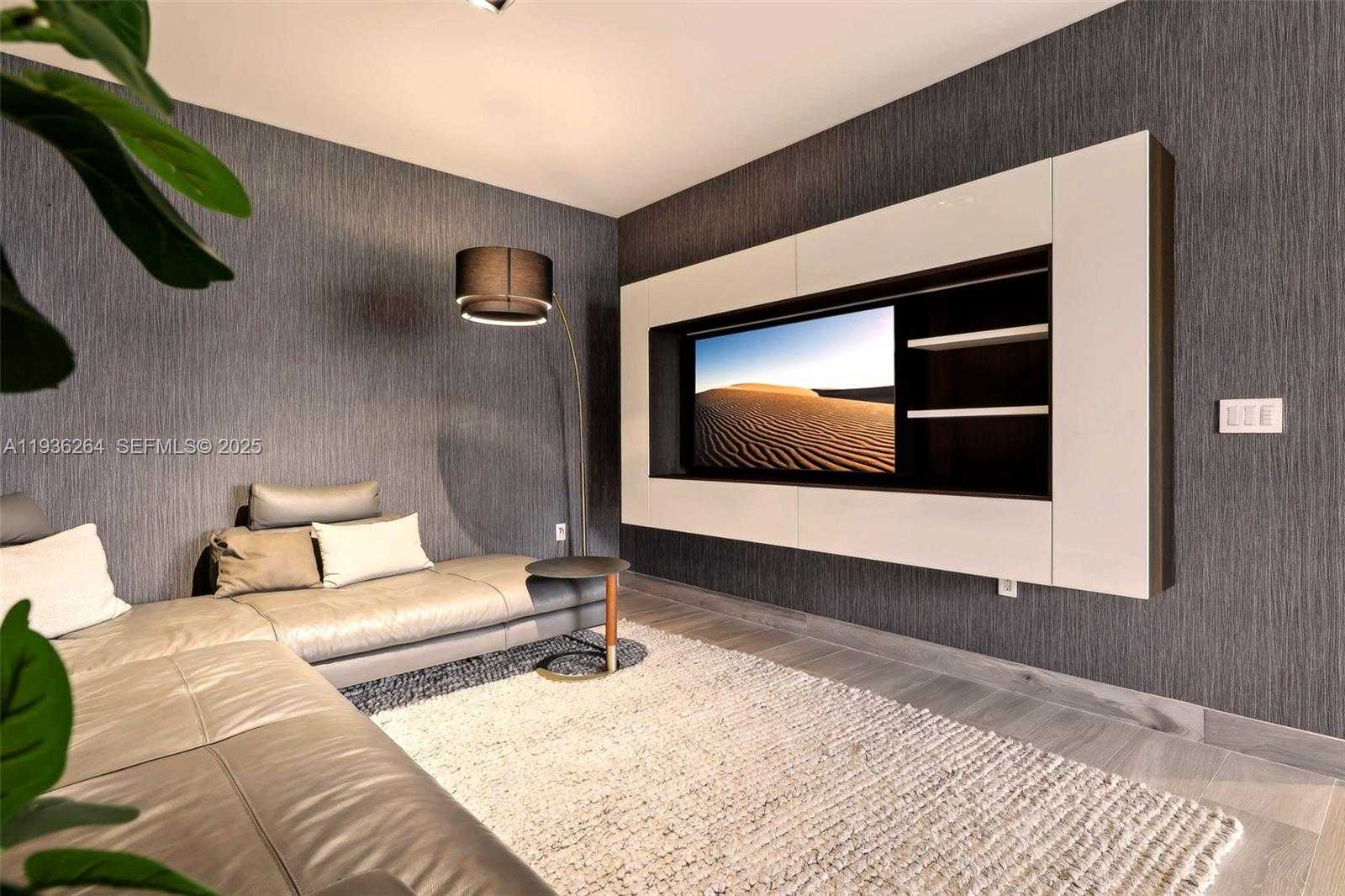 Small Image of 3581 EAST GLENCOE ST #309, Miami Number 16