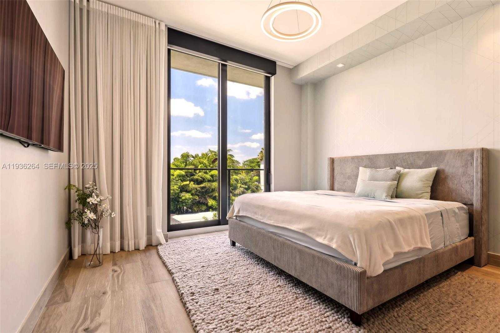 Small Image of 3581 EAST GLENCOE ST #309, Miami Number 18