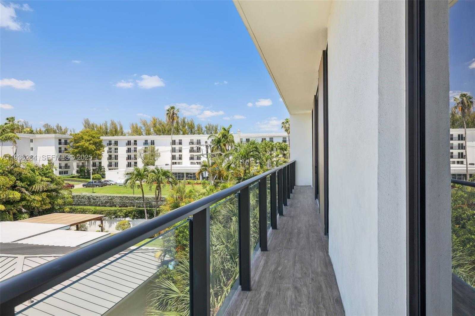 Small Image of 3581 EAST GLENCOE ST #309, Miami Number 39