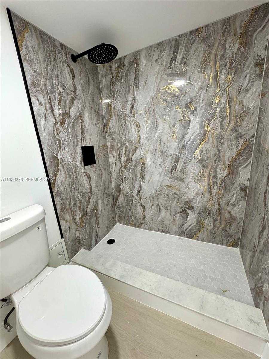 Small Image of 300 BAYVIEW DR #1201, Sunny Isles Beach Number 11