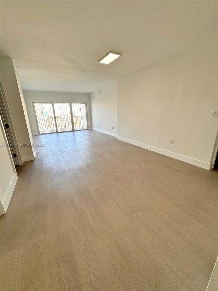 Small Image of 300 BAYVIEW DR #1201, Sunny Isles Beach Number 2