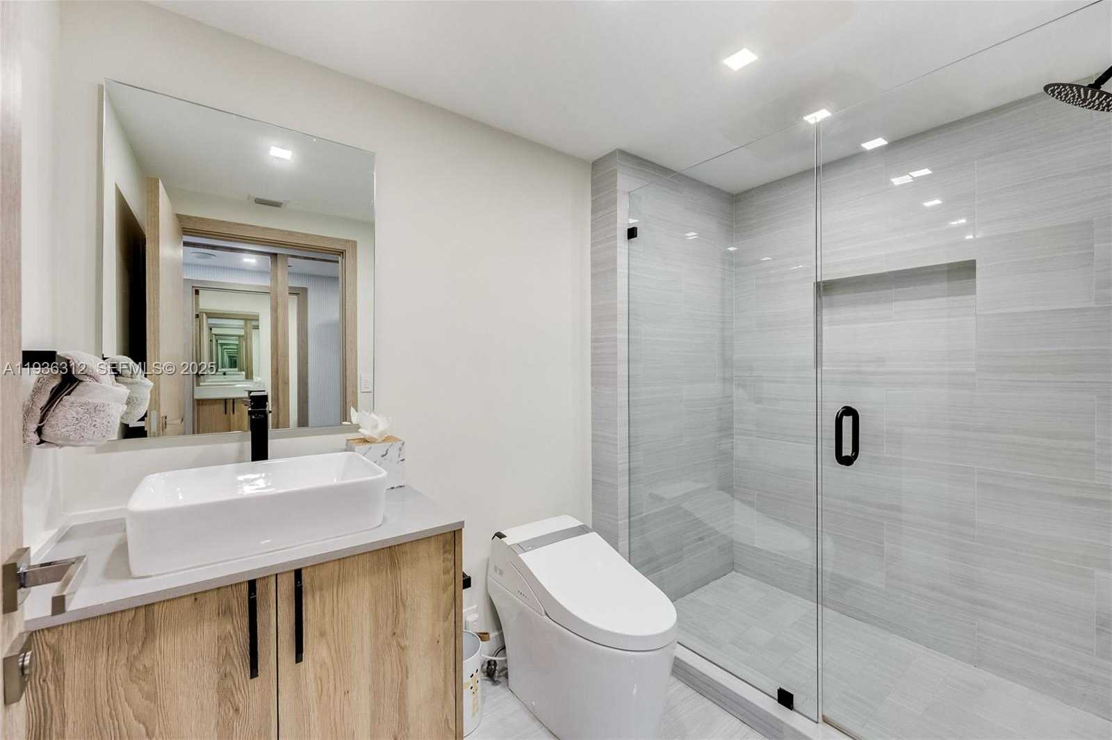 Small Image of 2000 ISLAND BLVD #2507, Aventura Number 19