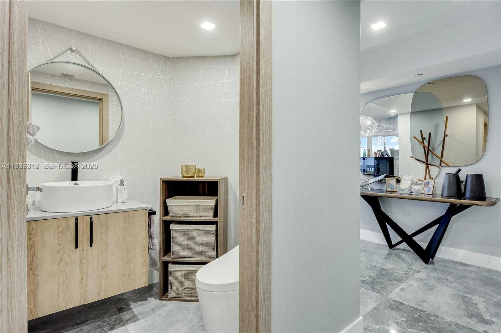 Small Image of 2000 ISLAND BLVD #2507, Aventura Number 21