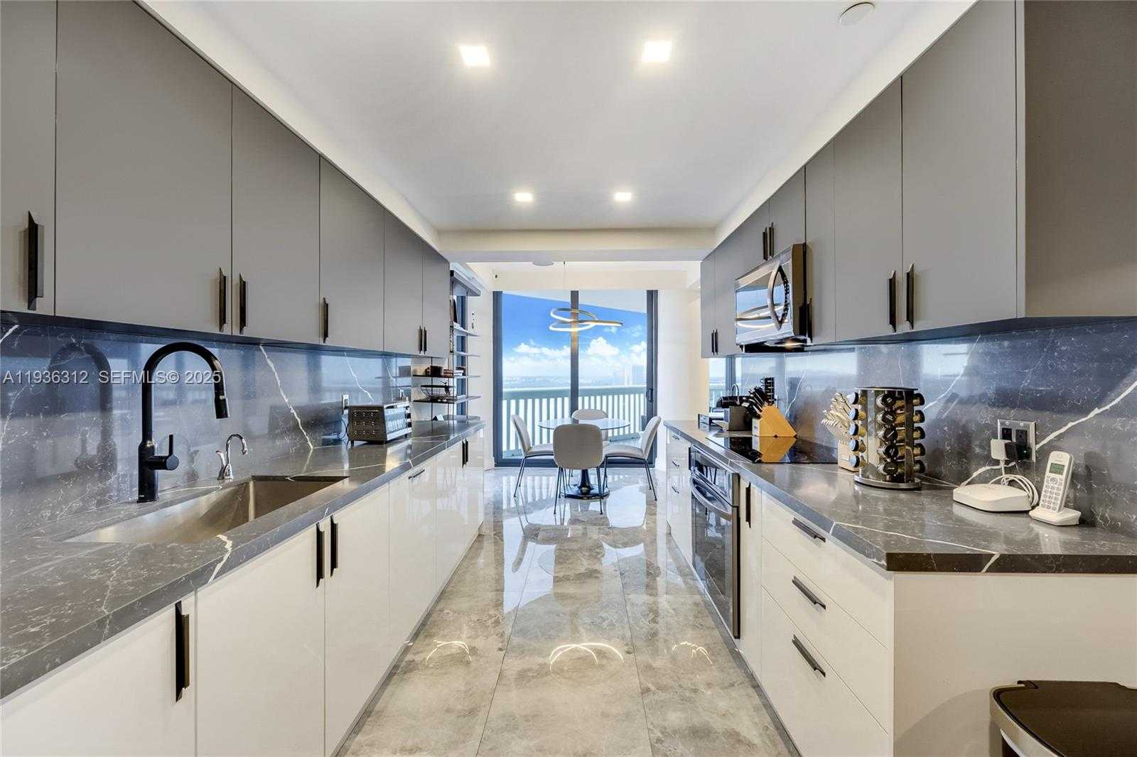 Small Image of 2000 ISLAND BLVD #2507, Aventura Number 7