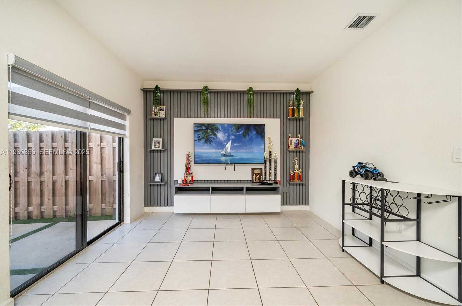 Small Image of 23061 SOUTH WEST 128TH PL, Miami Number 11