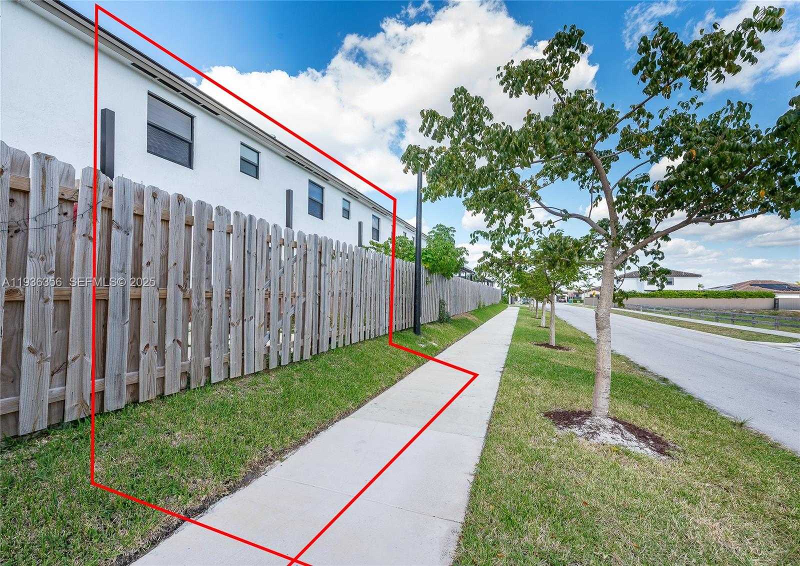 Small Image of 23061 SOUTH WEST 128TH PL, Miami Number 26