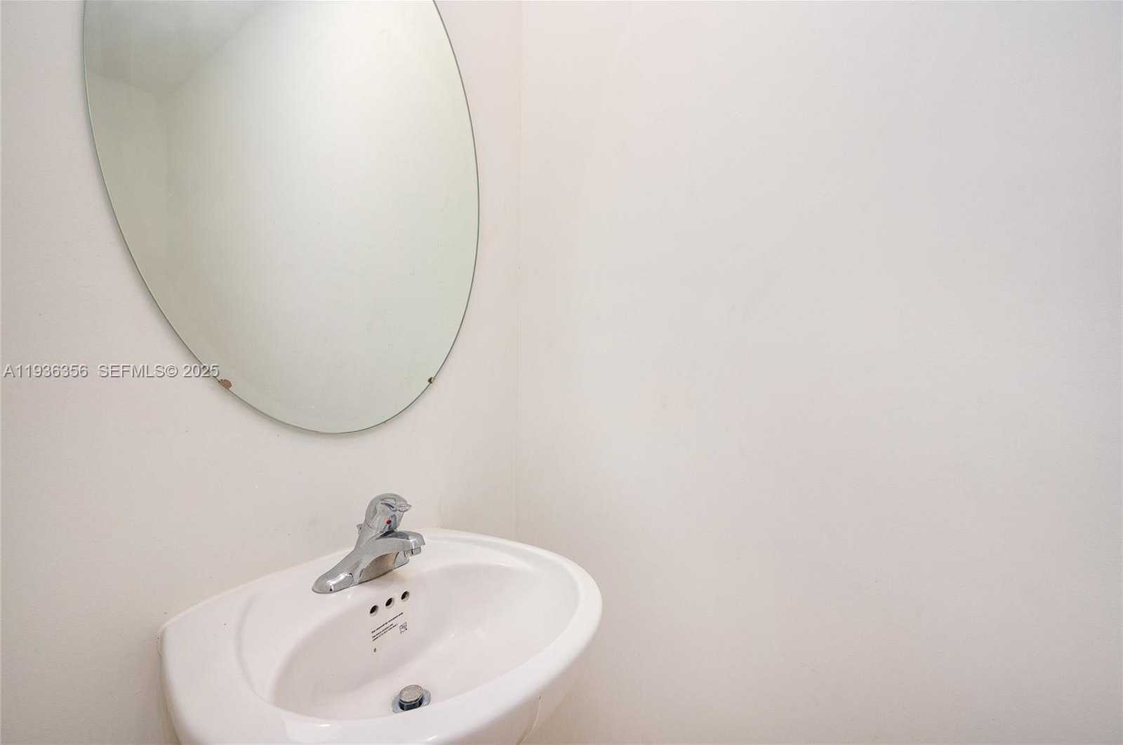 Small Image of 23061 SOUTH WEST 128TH PL, Miami Number 6