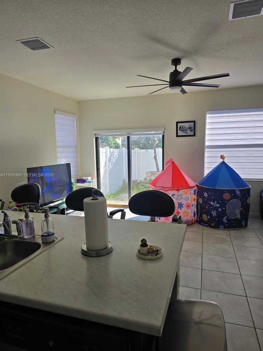 Small Image of 3368 WEST 105TH TER, Hialeah Number 5