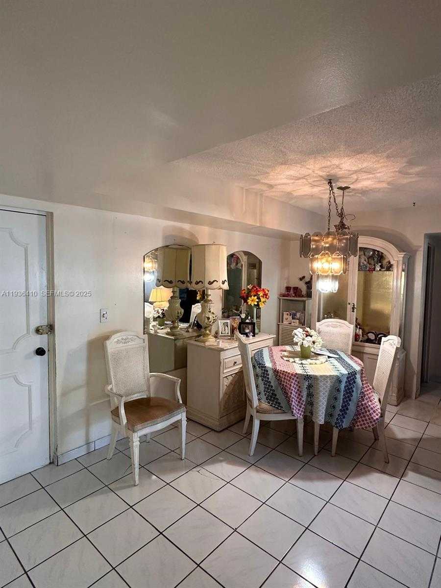 Small Image of 17560 ATLANTIC BLVD #109, Sunny Isles Beach Number 10