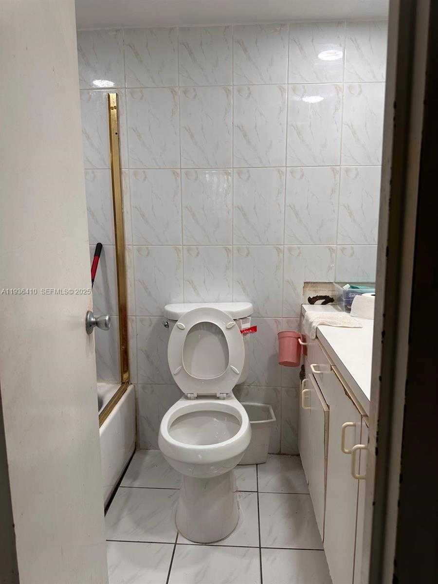 Small Image of 17560 ATLANTIC BLVD #109, Sunny Isles Beach Number 15