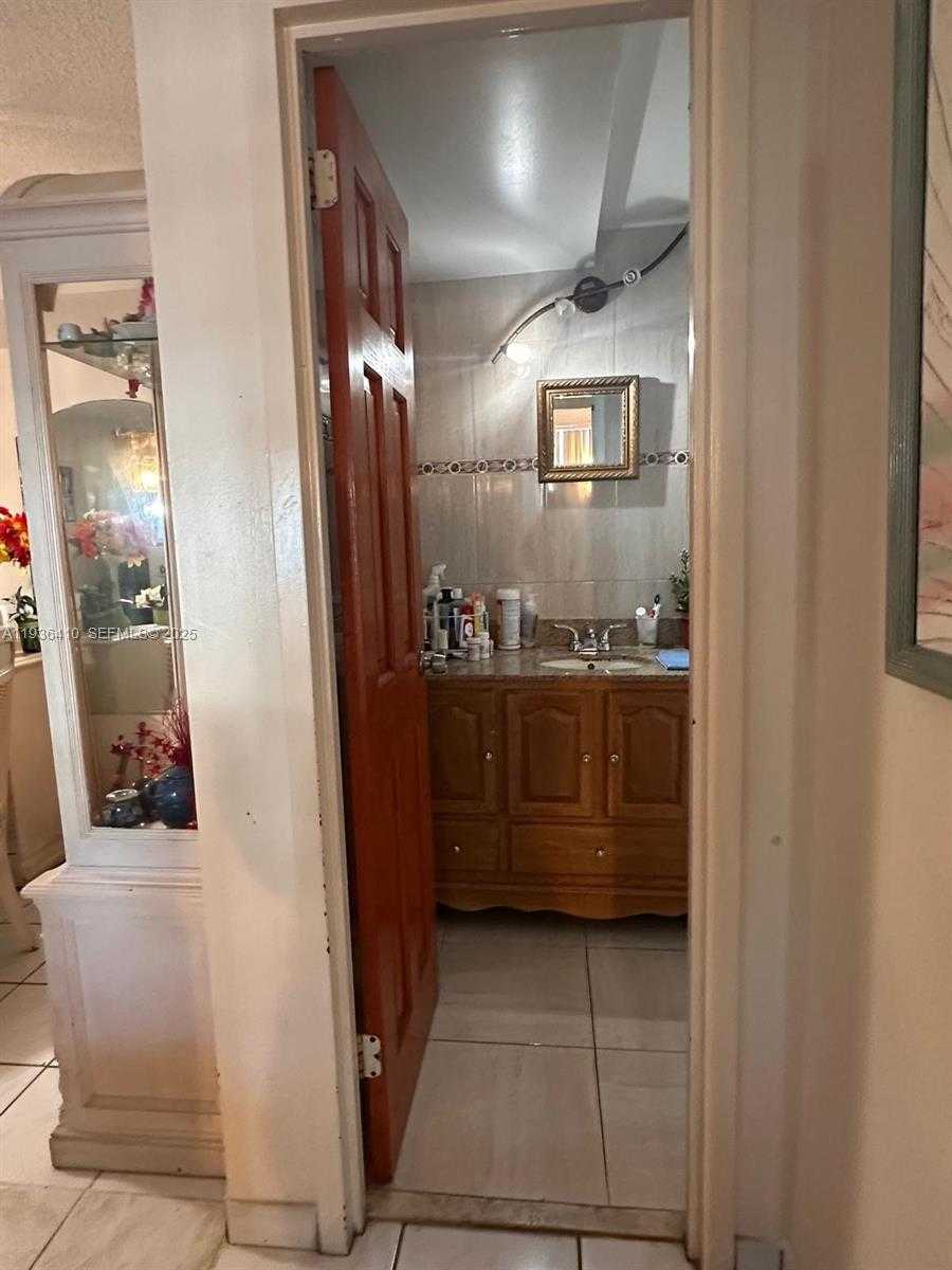 Small Image of 17560 ATLANTIC BLVD #109, Sunny Isles Beach Number 19