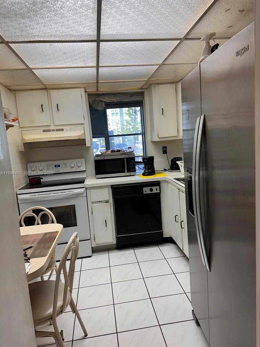 Small Image of 17560 ATLANTIC BLVD #109, Sunny Isles Beach Number 29