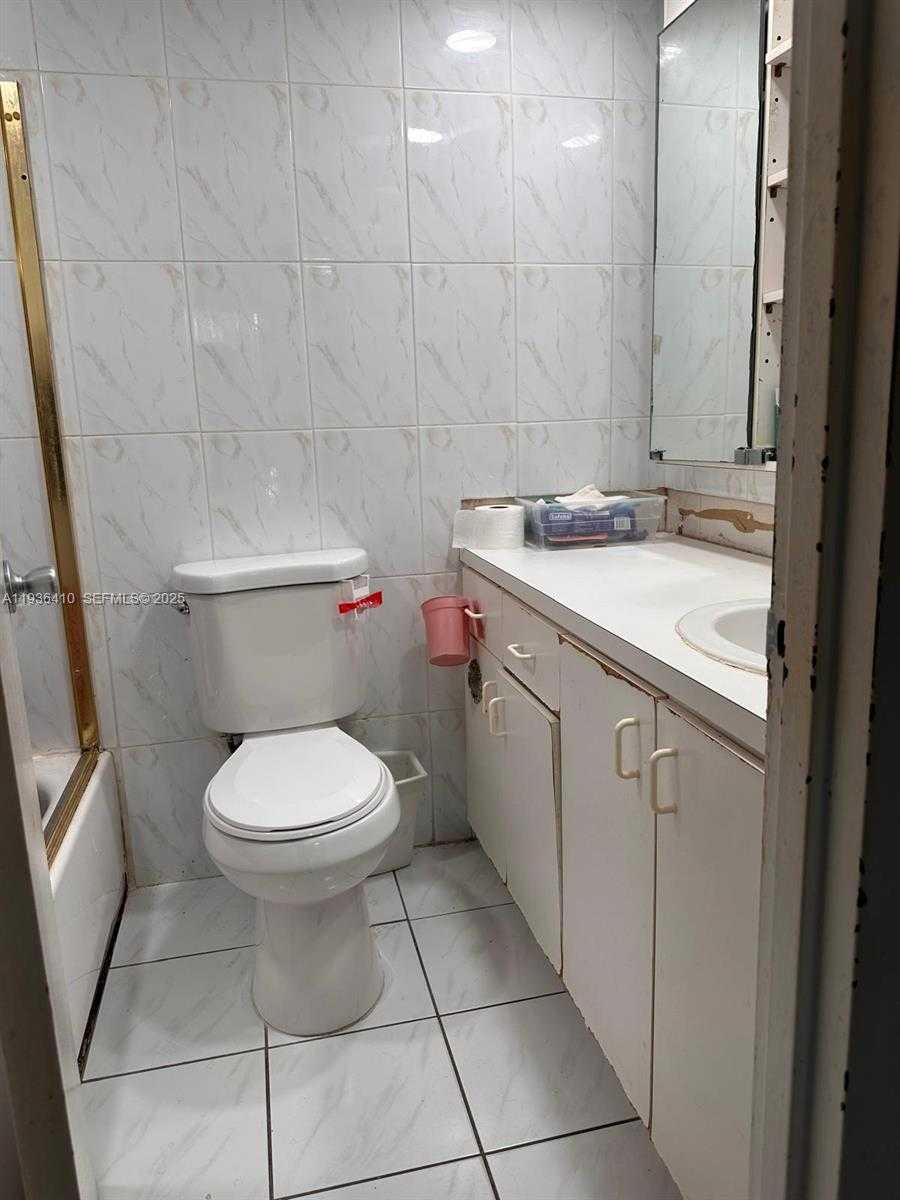 Small Image of 17560 ATLANTIC BLVD #109, Sunny Isles Beach Number 31