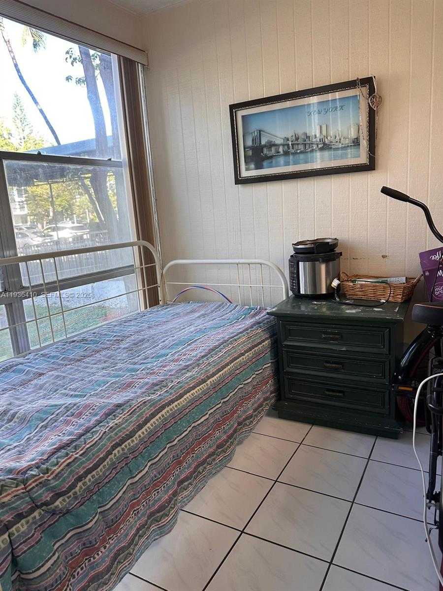 Small Image of 17560 ATLANTIC BLVD #109, Sunny Isles Beach Number 36