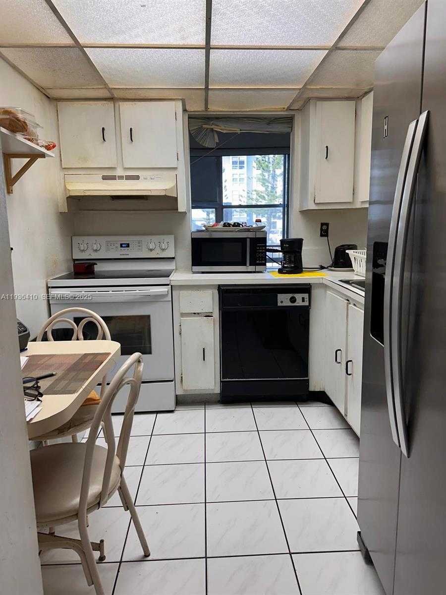 Small Image of 17560 ATLANTIC BLVD #109, Sunny Isles Beach Number 43