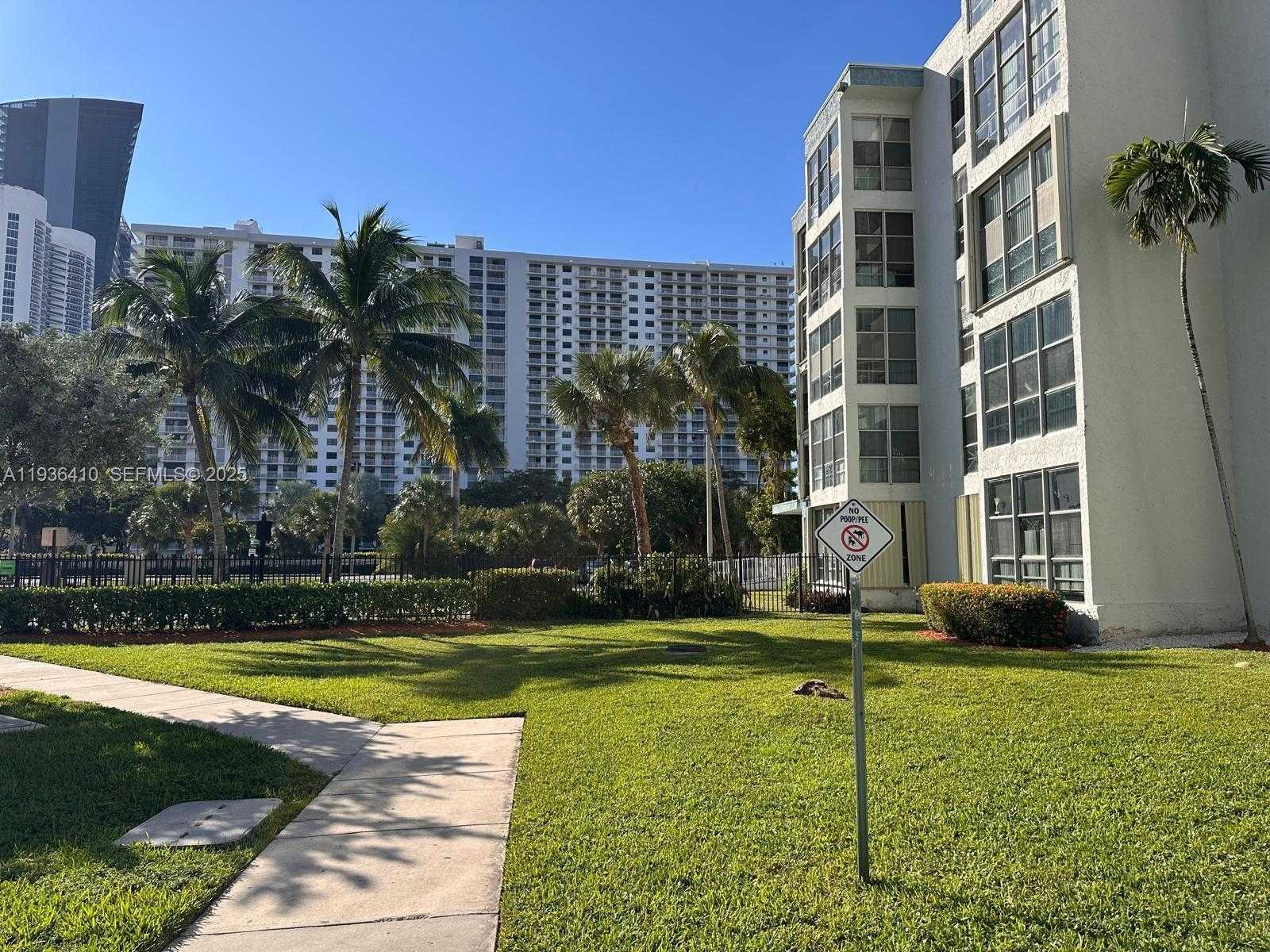 Small Image of 17560 ATLANTIC BLVD #109, Sunny Isles Beach Number 5