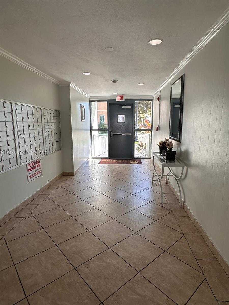 Small Image of 17560 ATLANTIC BLVD #109, Sunny Isles Beach Number 6