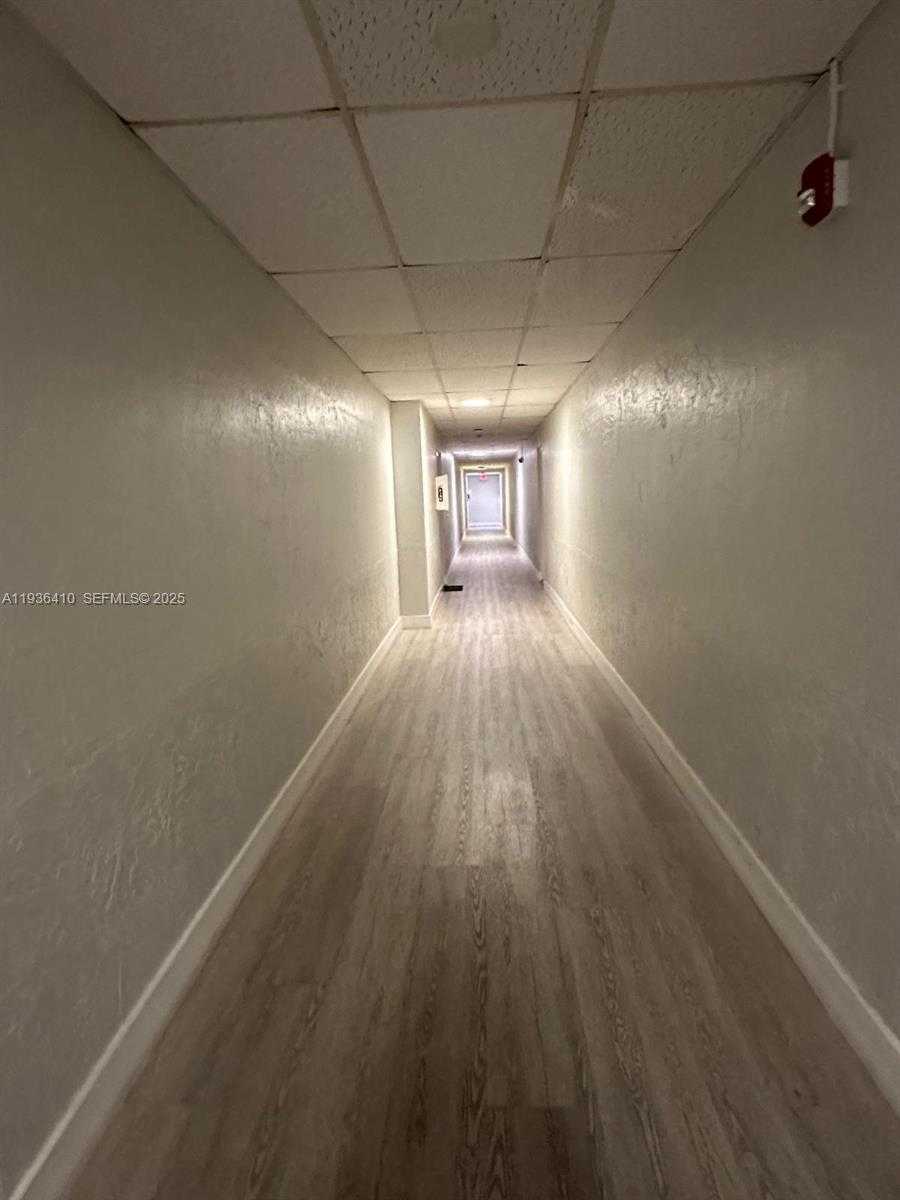 Small Image of 17560 ATLANTIC BLVD #109, Sunny Isles Beach Number 7