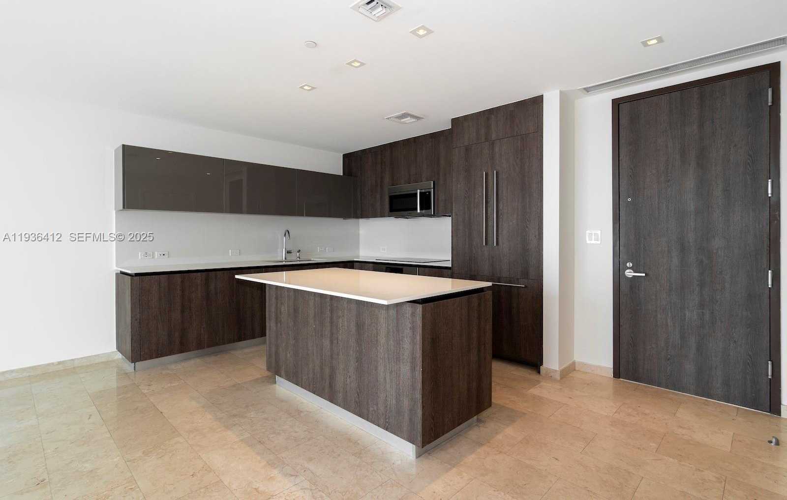 Small Image of 68 SOUTH EAST 6TH ST #2010, Miami Number 12