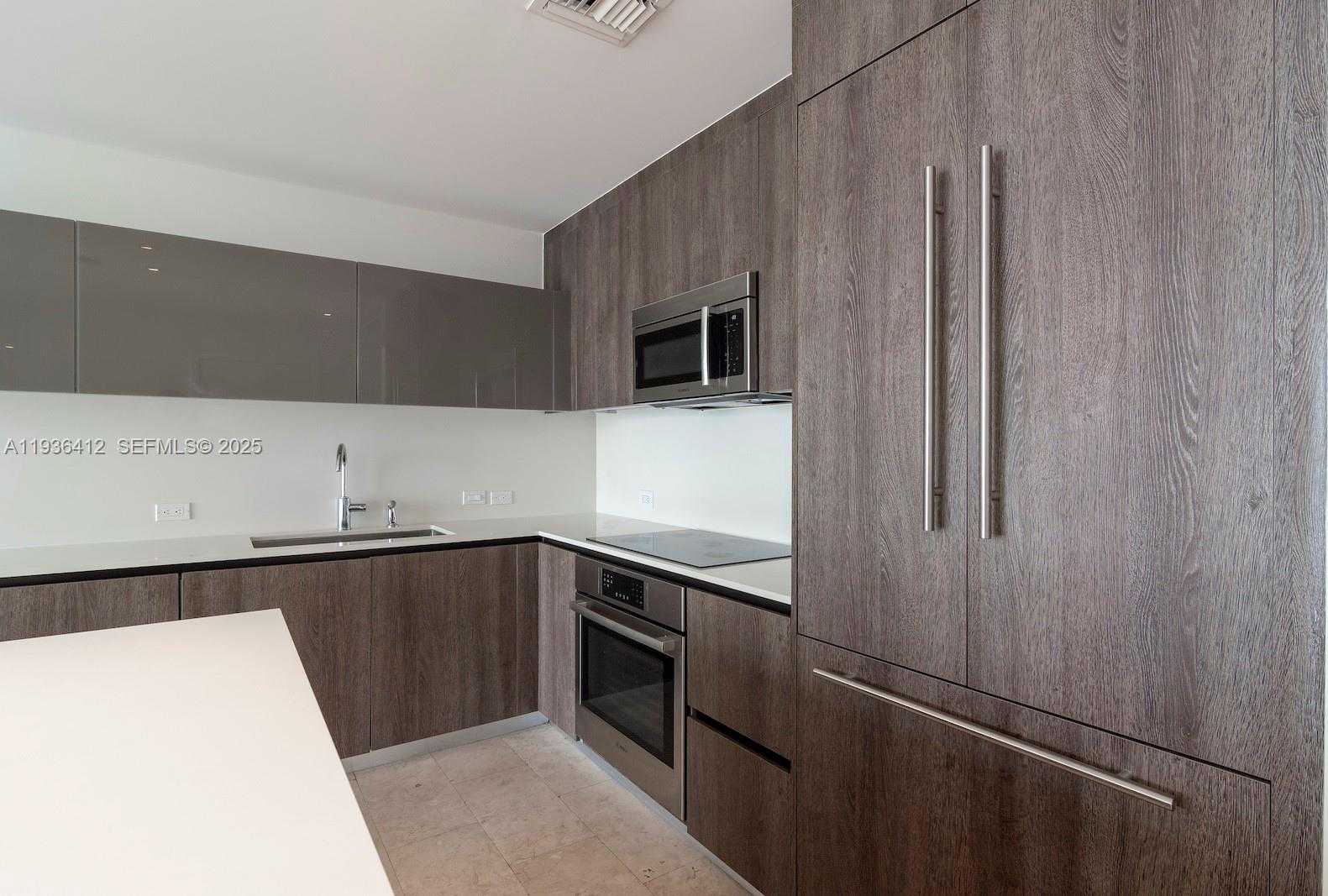 Small Image of 68 SOUTH EAST 6TH ST #2010, Miami Number 16