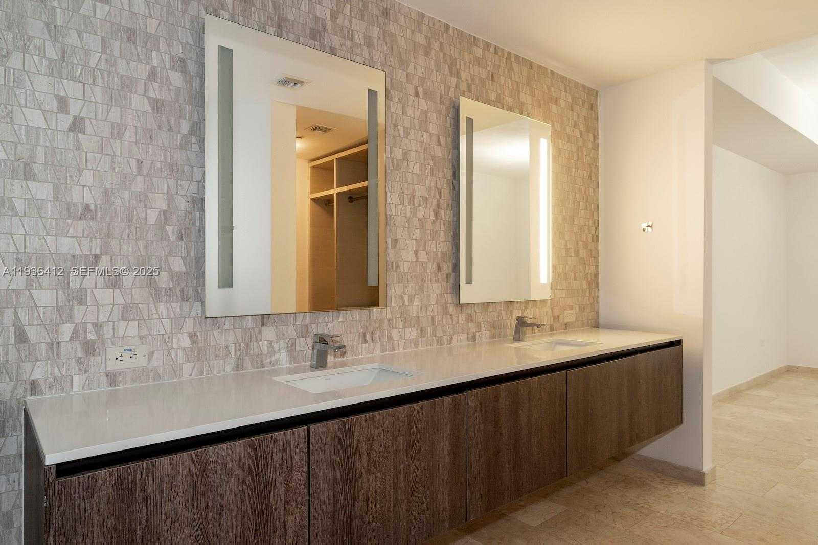 Small Image of 68 SOUTH EAST 6TH ST #2010, Miami Number 23