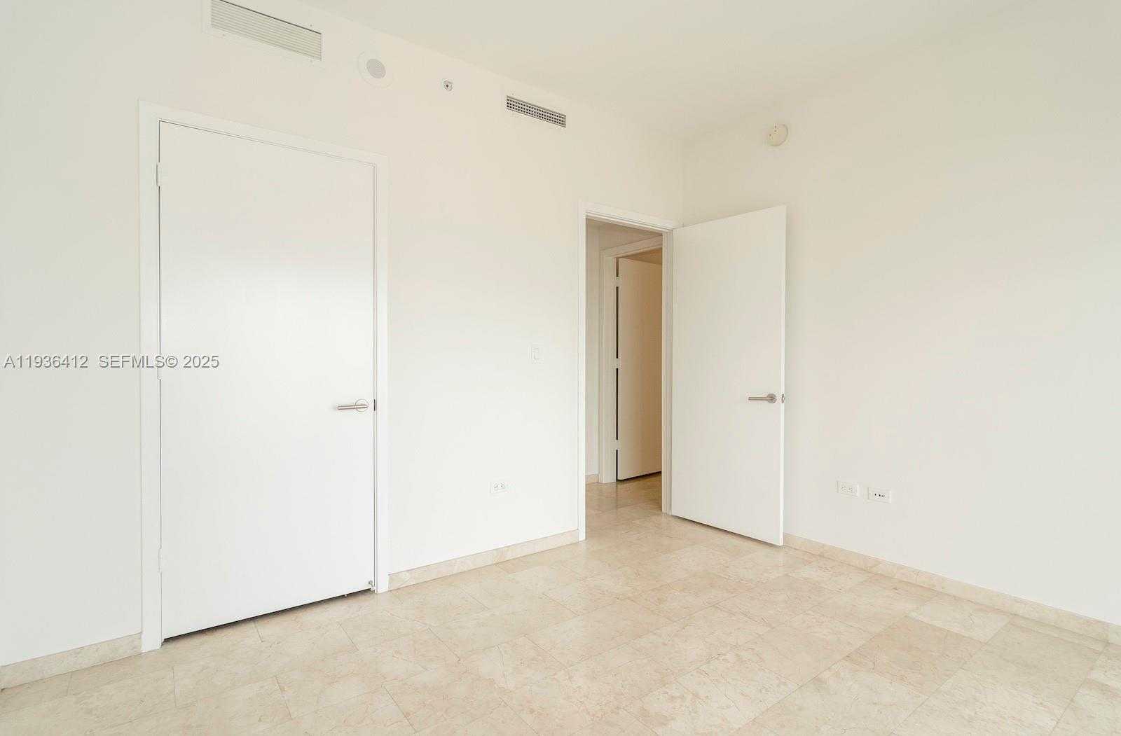 Small Image of 68 SOUTH EAST 6TH ST #2010, Miami Number 27