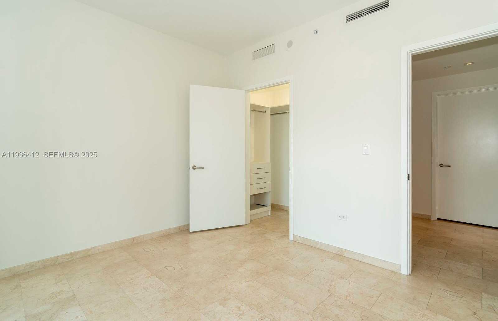 Small Image of 68 SOUTH EAST 6TH ST #2010, Miami Number 28