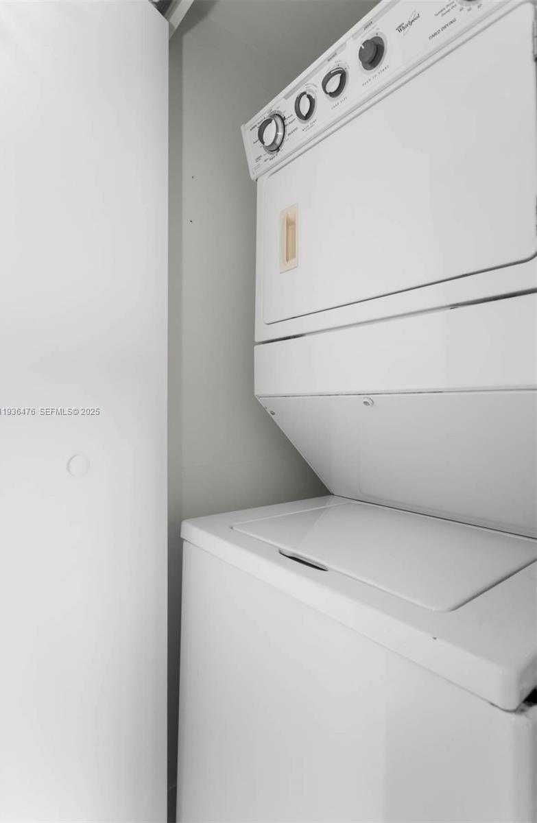 Small Image of 60 SOUTH WEST 13TH ST #3213, Miami Number 17