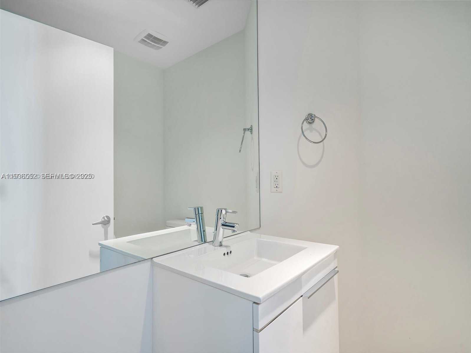 Small Image of 17301 BISCAYNE BLVD #1105, North Miami Beach Number 11
