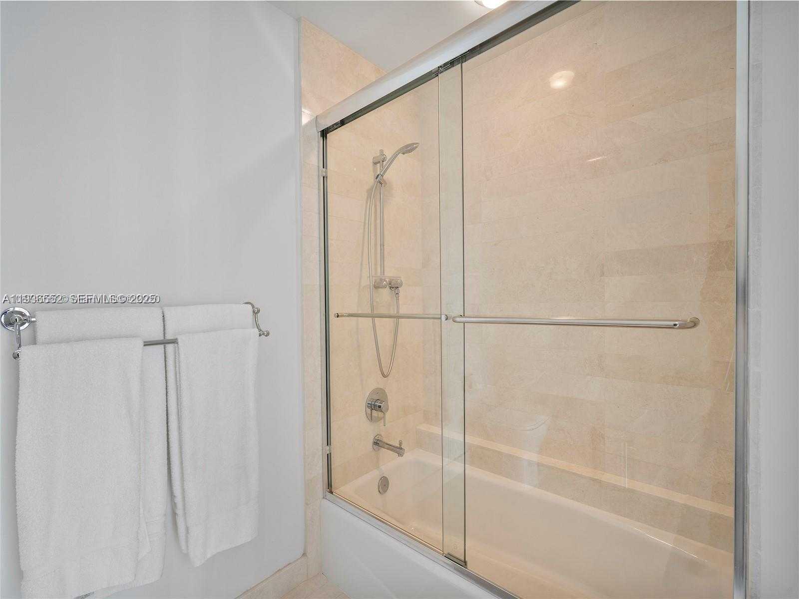 Small Image of 17301 BISCAYNE BLVD #1105, North Miami Beach Number 23