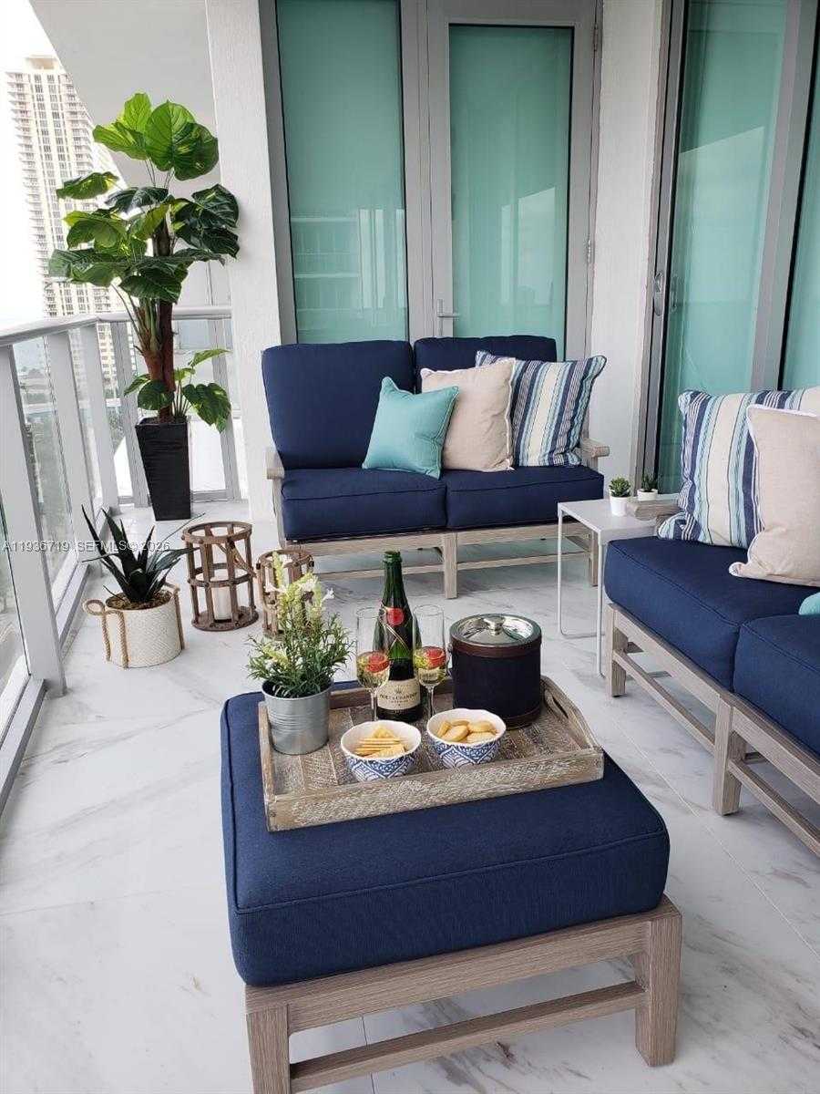 Imagen de Pequeño Objeto