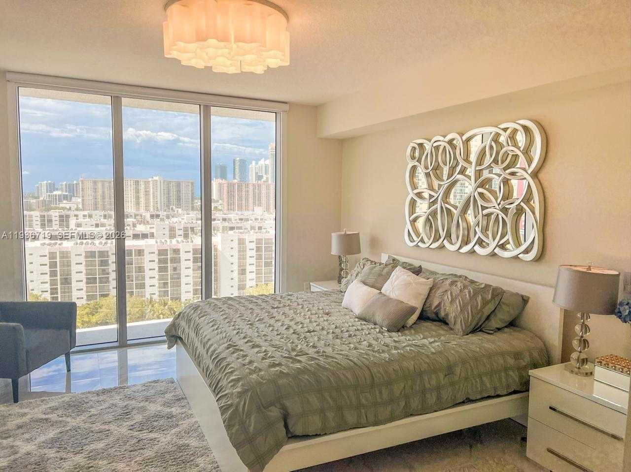 Imagen de Pequeño Objeto