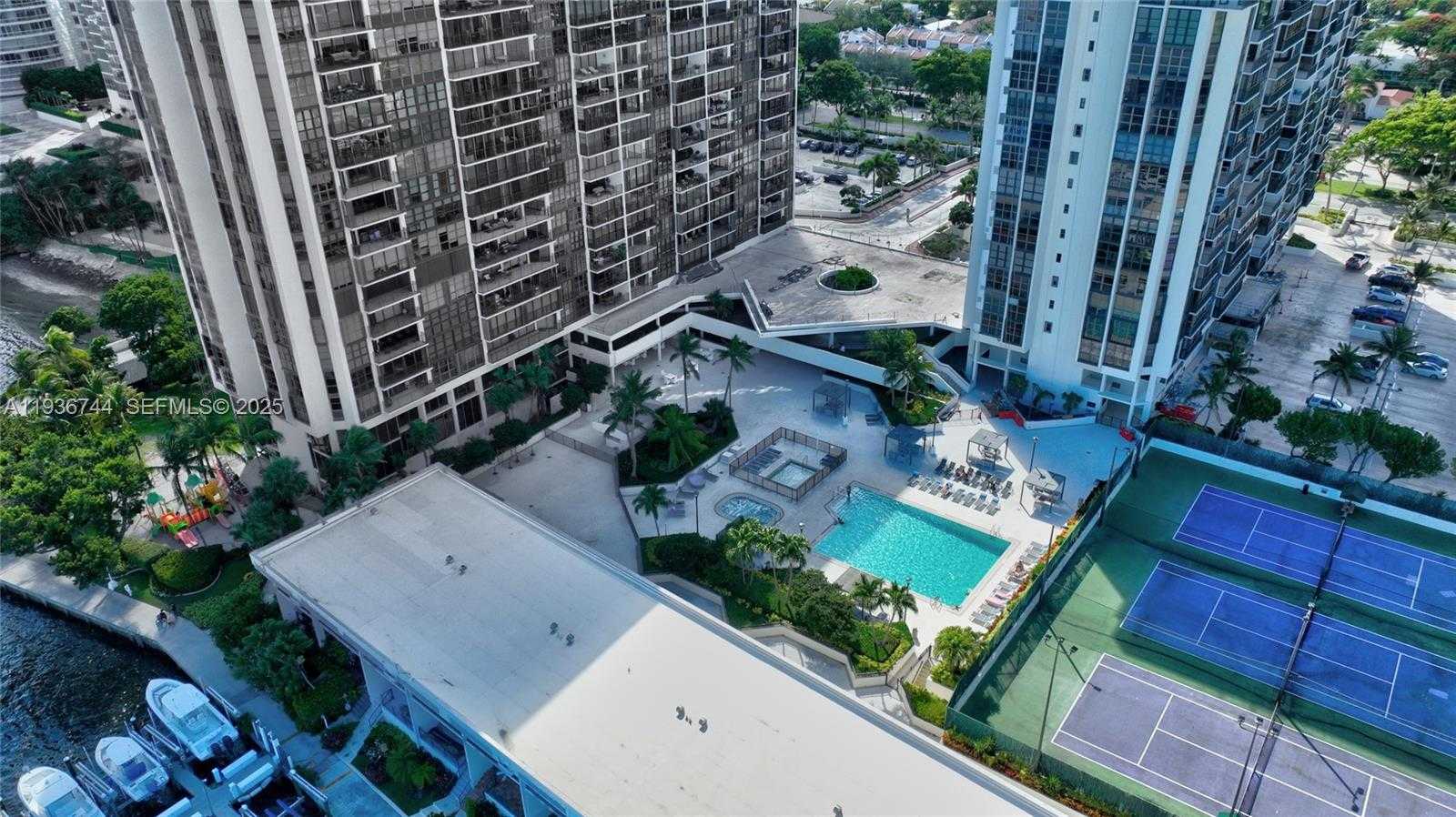 Small Image of 1901 BRICKELL AVE #B2209, Miami Number 8