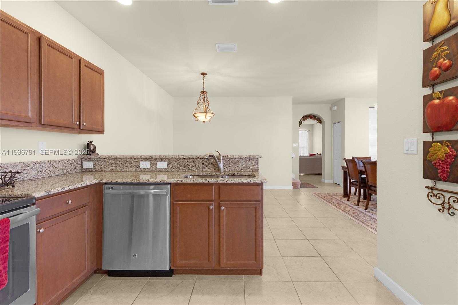 Small Image of 16789 SOUTH WEST 96TH ST, Miami Number 11