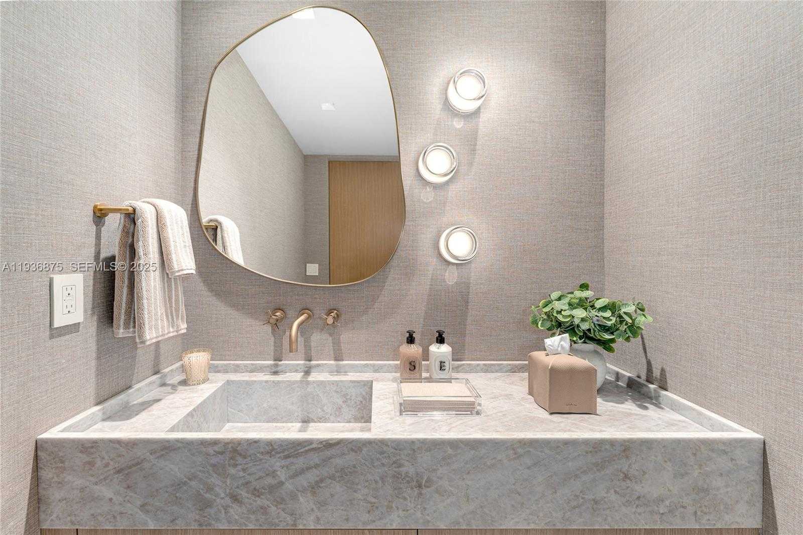 Small Image of 2521 FISHER ISLAND DR #6201, Miami Beach Number 45