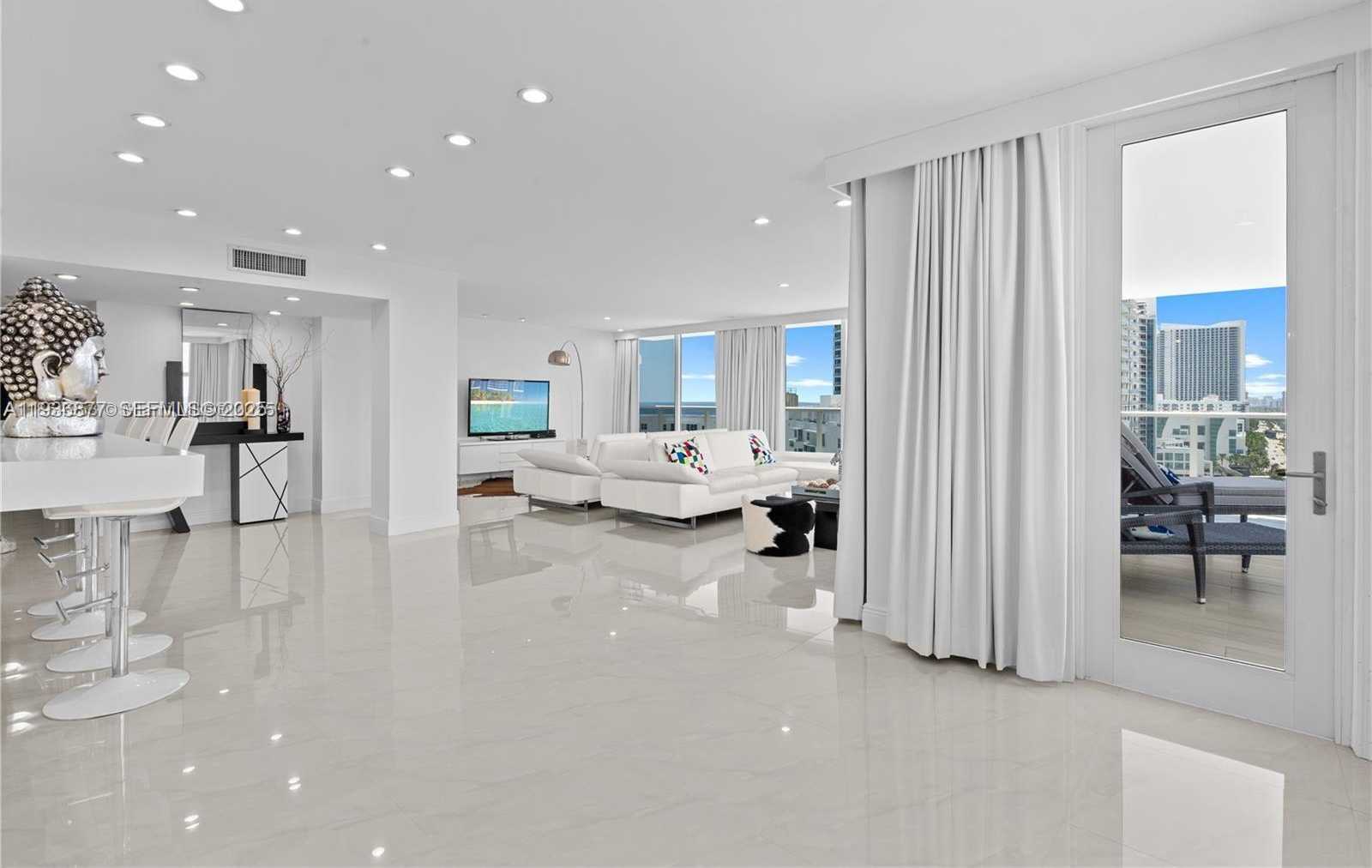 Small Image of 2751 SOUTH OCEAN DR #PH08N, Hollywood Number 2