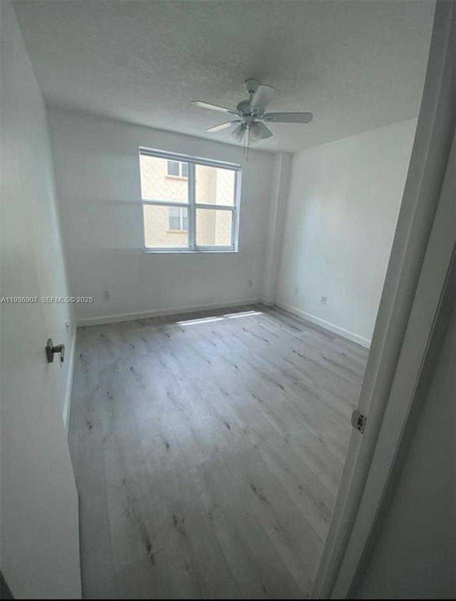 Small Image of 1824 BRICKELL AVE #2B, Miami Number 10