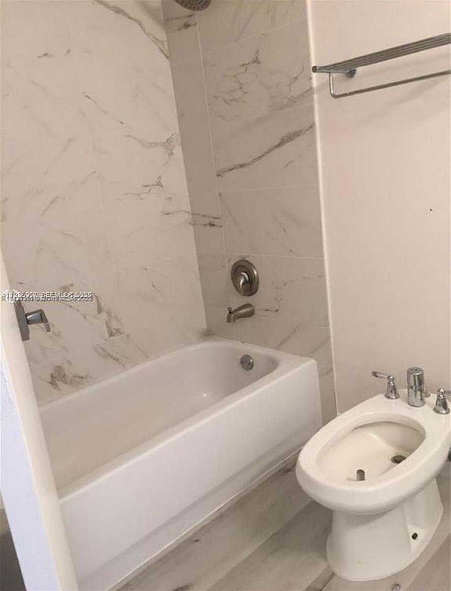 Small Image of 1824 BRICKELL AVE #2B, Miami Number 5