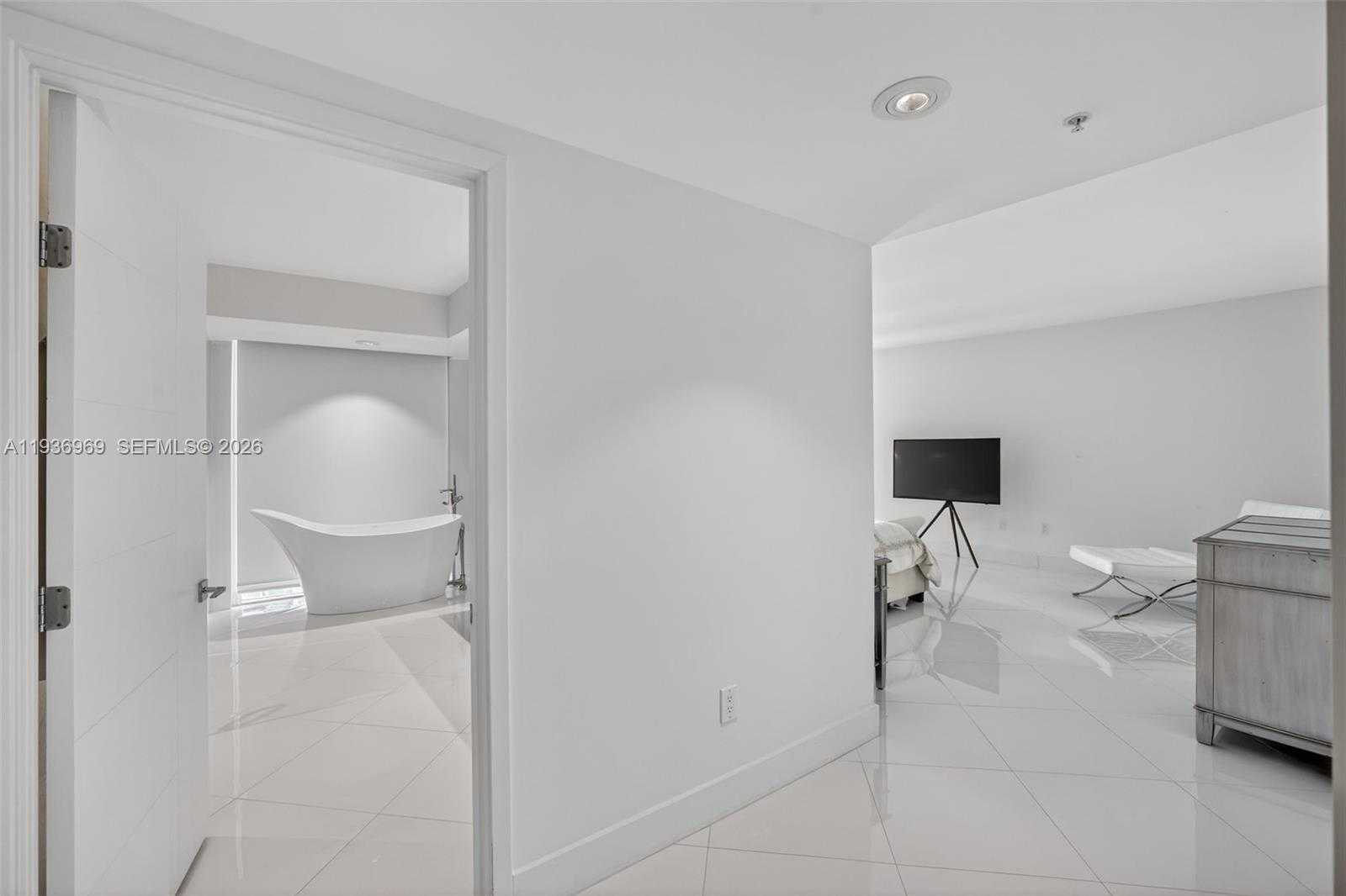 Small Image of 3370 HIDDEN BAY DR #2711, Aventura Number 39