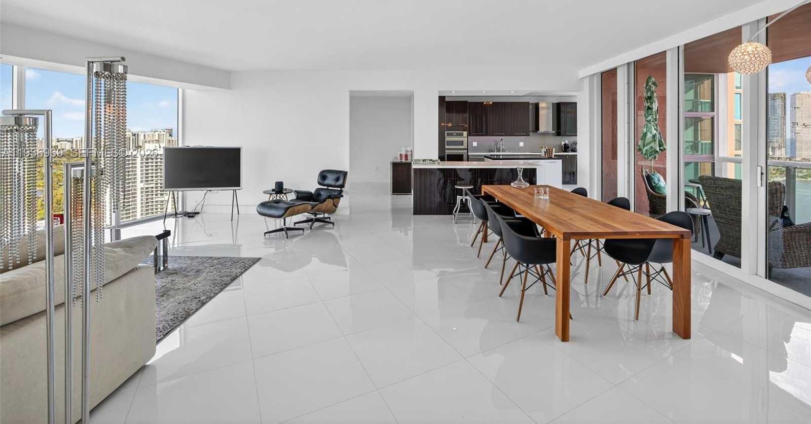 Small Image of 3370 HIDDEN BAY DR #2711, Aventura Number 4