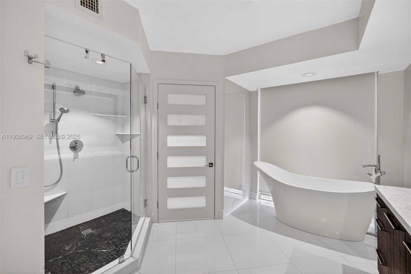 Small Image of 3370 HIDDEN BAY DR #2711, Aventura Number 51