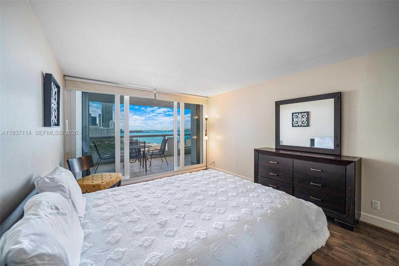 Imagen de Pequeño Objeto